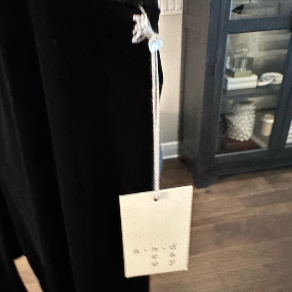 A New Day Black Velvet Pullon Leggings Pants L, NWT - Picture 2 of 3